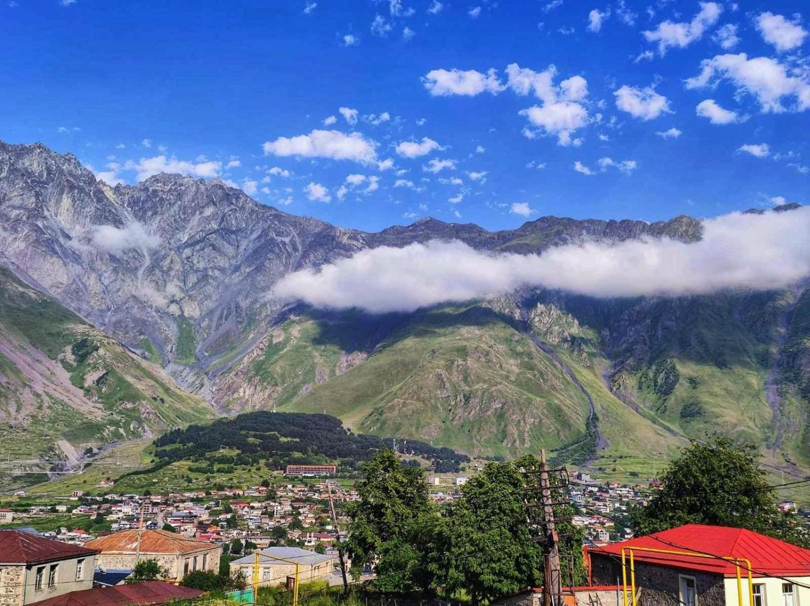 House In Gergeti Hotel Kazbegi Kültér fotó